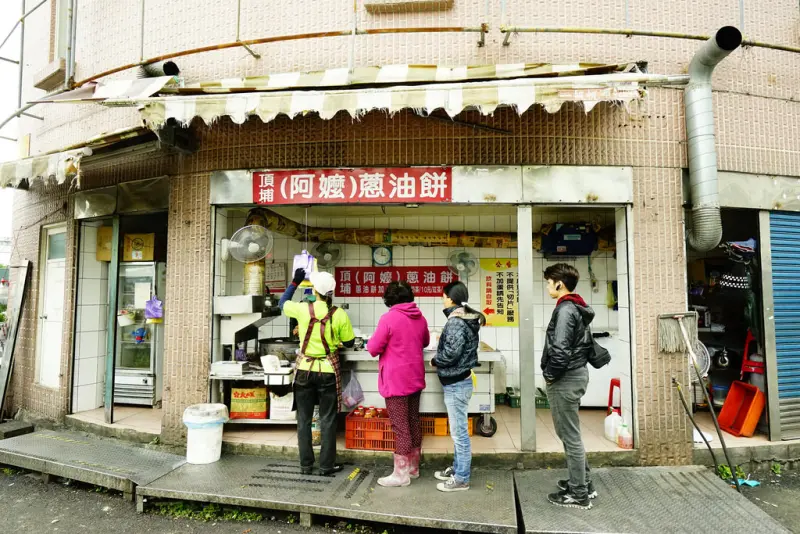 頭城小吃--頂埔阿婆蔥油飯--排隊人氣小吃