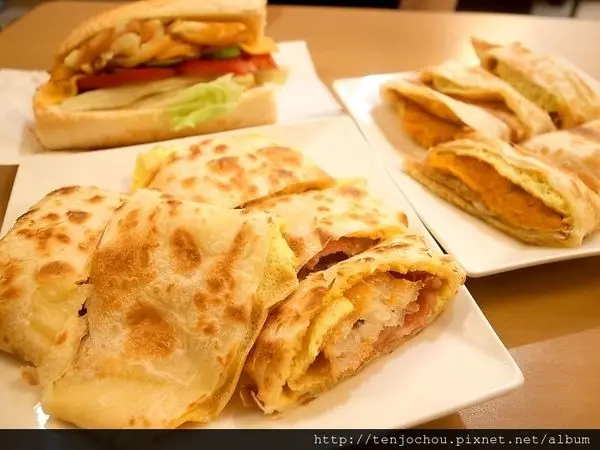 花花，甲飽沒【台北食記】Bon Tree 好樹早午餐 千層蛋餅夾地瓜泥、薯餅起司都好好吃！