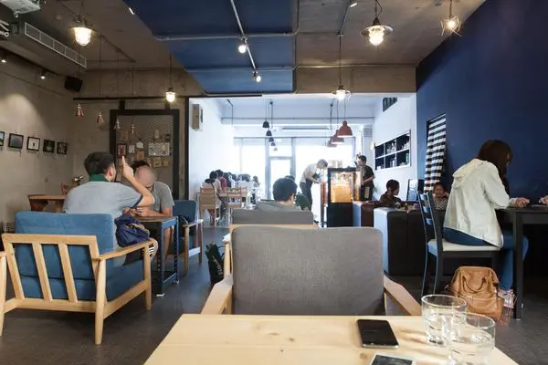 裡頭別有洞天的咖啡店 - 新竹火車站後頭的續日