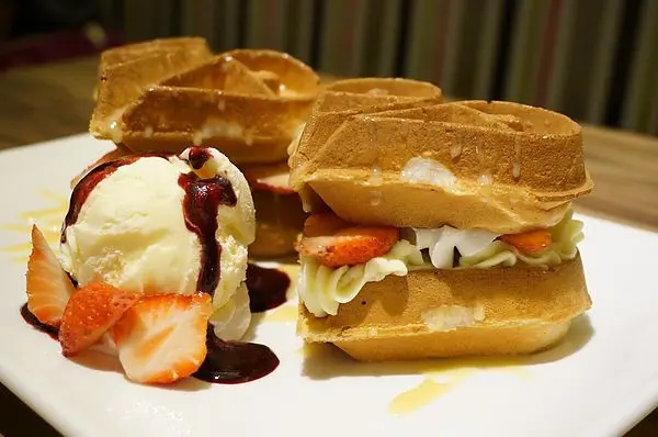 【台北東區美食】Eat Eat(意義)Bistro[窩客島02彈]-鬆餅與麻糬是好朋友(義式餐廳/甜點)--踢小米食記