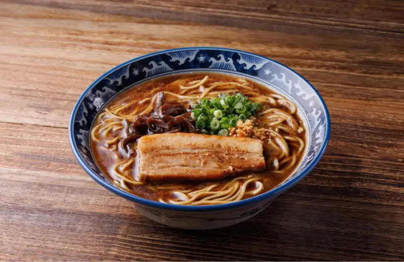 神戶西宮站超濃厚明太子拉麵「刻刻拉麵」新開幕，濃厚豚骨+辣味明太子絕配，神戶自由行想吃拉麵就選這家吧。