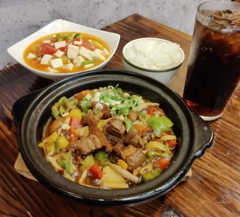 新竹一碗鮮米線＆砂鍋菜｜香辣嗦粉＋下飯紅燒肉吃的超滿足！