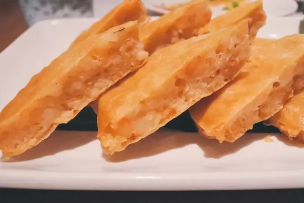 【吃】台中柏地廣場/泰一泰雲城泰式料理/厚實月亮蝦餅 獨家青醬香酥鱸魚