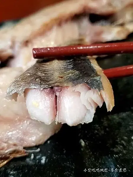 烤竹筴魚-雞老闆桶仔雞萬隆店 (2).jpg