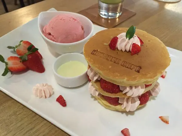 捷運小巨蛋站✿hotcake cafe✿超迷人草莓蛋糕hot cake!