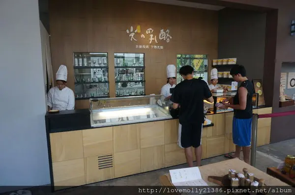 (美食)台中 旅行中總有小收穫♥半熟乳酪初體驗::光之乳酪::