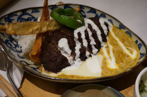 台南最美咖啡店之一!!!印度咖哩配厚燒漢堡排好銷魂阿-熨斗目花珈哩 cafe WUDAO