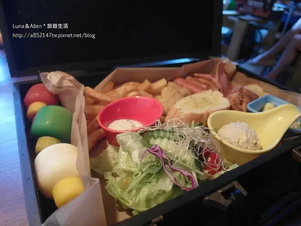 【台北|早午餐】把早午餐放進手提箱裡~"TankQ Cafe&Bar"＊超有創意美式工業風Cafe&Bar