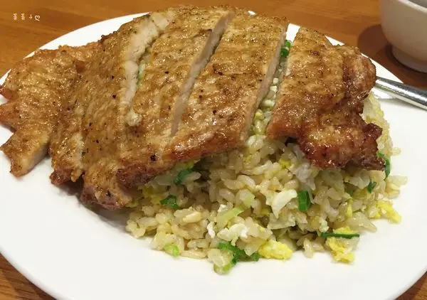 [新北板橋]鼎泰豐|必吃18摺小籠包、排骨蛋炒飯、酸辣湯|位於板橋大遠百美食街|新北耶誕城