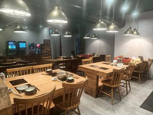 “三重國小捷運站鍋物美食推薦-海牧鍋物”吃飽喝足的海鮮漁夫鍋