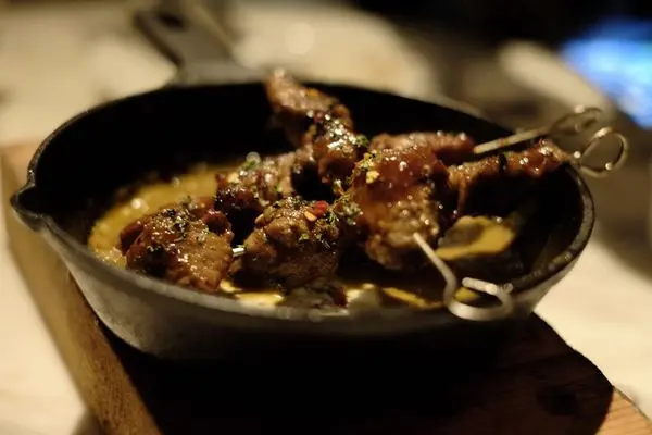 台北東區 Whinos Bar & Kitchen - 小酒館餐點好吃氣氛佳，近仁愛圓環