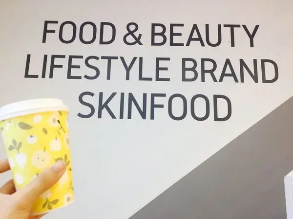 捷運西門站 ✿SKINFOOD cafe✿ 超人氣韓國化妝品 2樓變成咖啡廳 ! 黃灰配色超有質感的可愛~