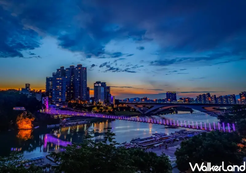 新店碧潭水豚君賣萌！12米高水豚君飄水上免費拍，煙火 市集一次看。