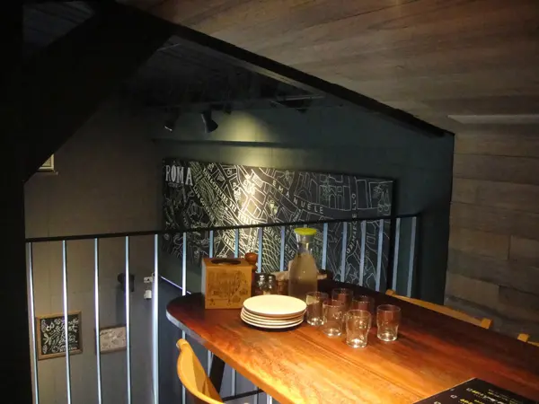 在設計感的空間吃義大利麵 BITE 2 EAT薄多義〈南西店〉