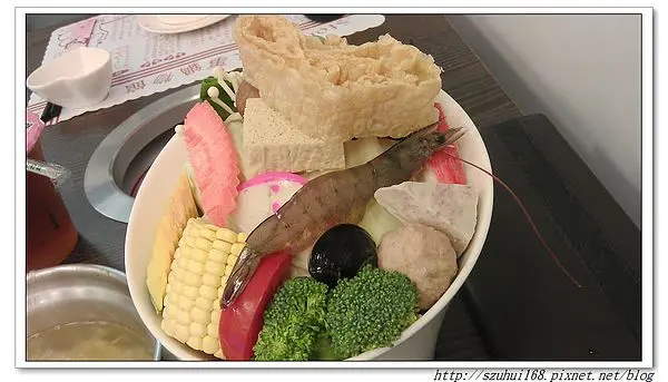 ★高雄★新鮮美味的酸菜白肉鍋在故事鍋物館