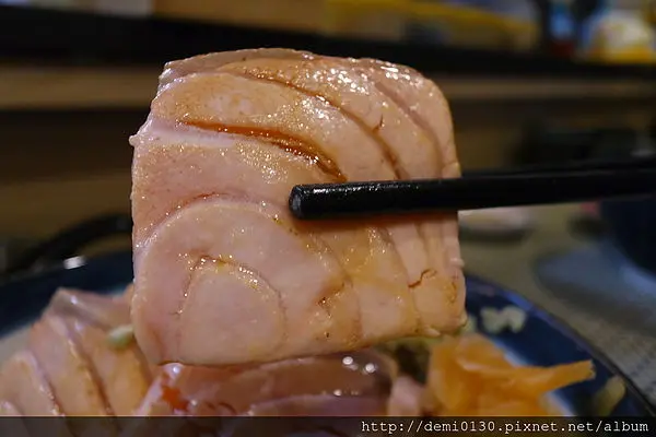 [食癮-日式]人氣爆棚平價丼飯，油亮亮的炙鮭魚，你受得了嗎-礫川日本料理