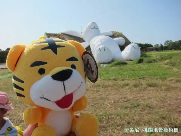 桃園=<遊>2014桃園地景藝術節。月兔下來不搗麻糬囉=