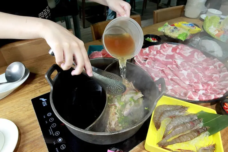 肉多多火鍋－台南新光中山店