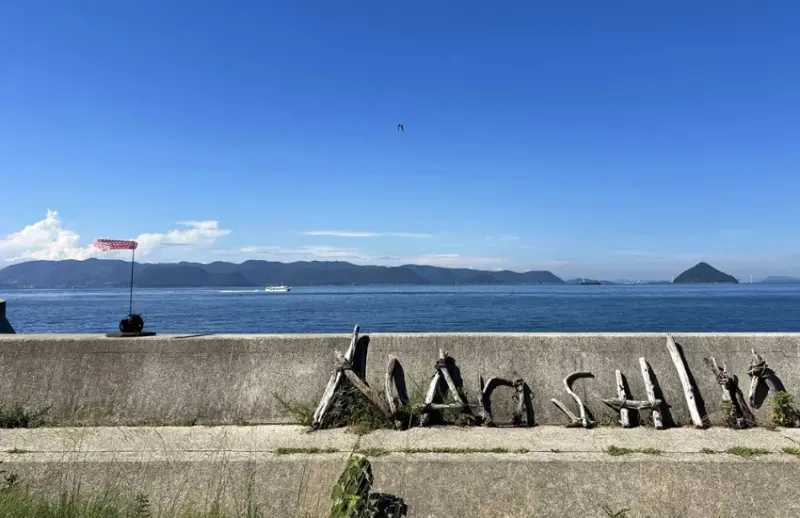 瀨戶內直島最棒的玩法，踩著單車，不用刻意規劃，卻恰到好處的海岸線與藝術風景。