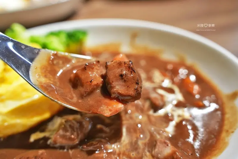 竹北-軟蛋醬蛋包飯專門製作所(竹北店)✓各種醬汁等你來嚐鮮