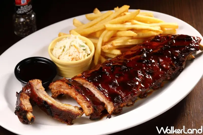 FRIDAYS豬肋排買一送一！堡包俱樂部新品免費吃，連假優惠肋排買一送一。