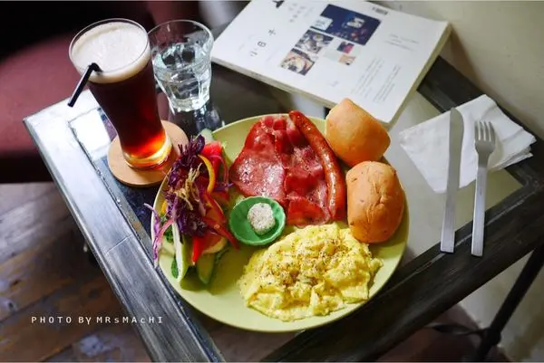 【 食記 】台中。7days away 七天出走 cafe/B&B ☝︎ 老宅裡的民宿. 早午餐整天供應