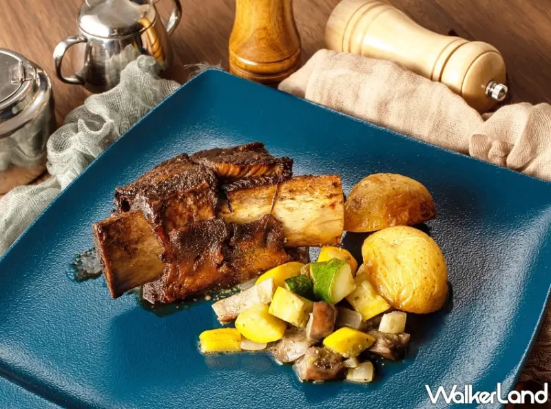 潤娥 暴君的廚師 掀台式牛排熱潮！百年波麗路餐廳「台塑牛小排」演繹來自未來的入口即化美味。