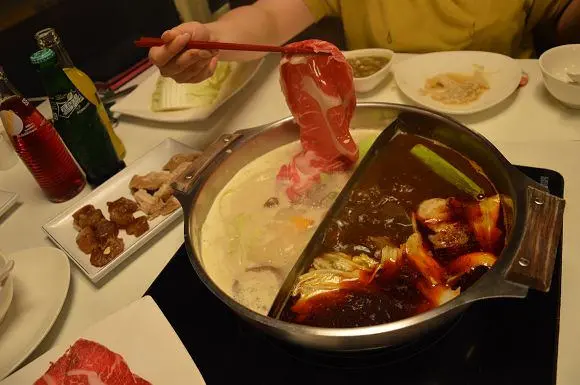 優質的單點吃到飽火鍋：「滿堂紅頂級麻辣鴛鴦火鍋(仁愛旗艦店)」