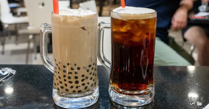 台中一中街美食不限時！翁記泡沫廣場老字號，泡沫紅茶、麻辣豆干聚餐好去處。