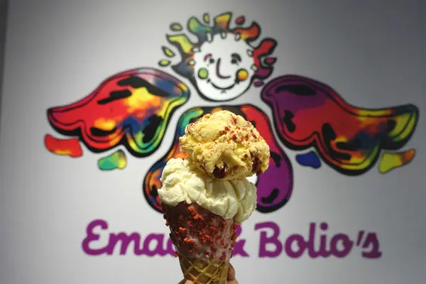 Emack & Bolios‧臂力強才能吃的疊疊樂美式冰淇淋，多款繽紛口味和甜筒好難選啊!!!!