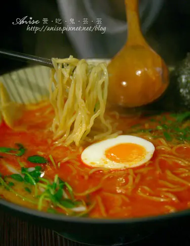 很台的吟拉麵～地獄拉麵+烤雞串是王道！