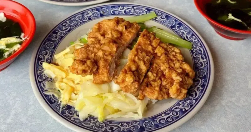 台中北屯隱藏版炸雞腿！中午限定明山快餐便當，2小時完售在地人瘋搶。