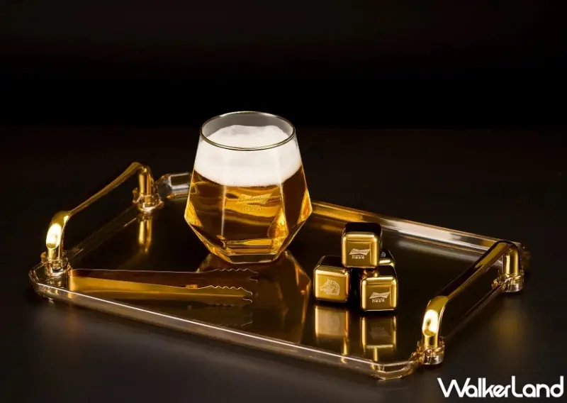 金馬62聯名百威金尊啤酒禮盒限量登場，開箱收藏「場記板」、「燙金」兩款設計與販售通路懶人包。