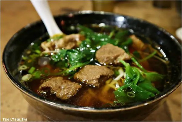 [花蓮市]一碗小|清燉羊肉拉麵、紅燒牛肉拉麵、泡饃、必加點古早味黑糖粉圓(一碗小搬遷後新址-明禮路巷內懷舊老宅)