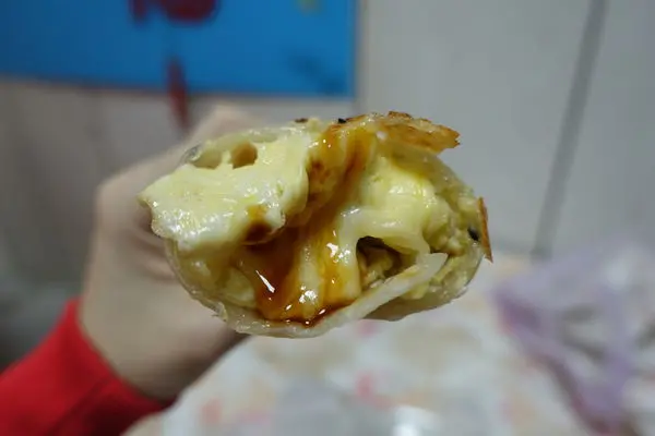 永和早鳥限定的狂野乳酪蛋餅-「鮮味餡餅‧蛋餅‧豆漿」