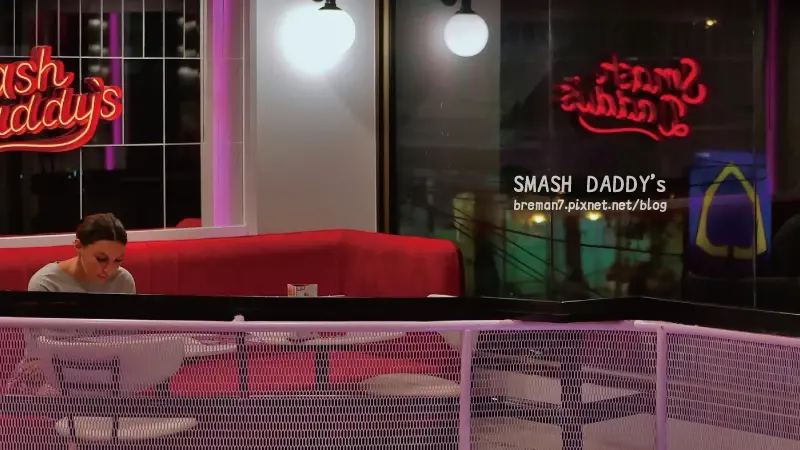 《泰國清邁自由行》Smash Daddy’s Burgers CNX│粉紅可愛風美式復古漢堡店
