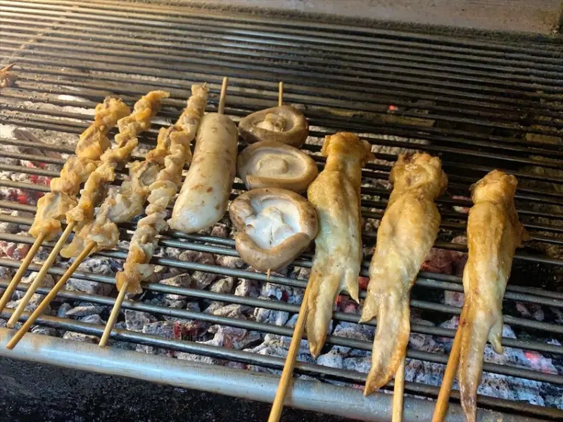 旱溪夜市附近好吃的烤肉攤，炭烤味道就是特別迷人，讓人越吃越唰嘴