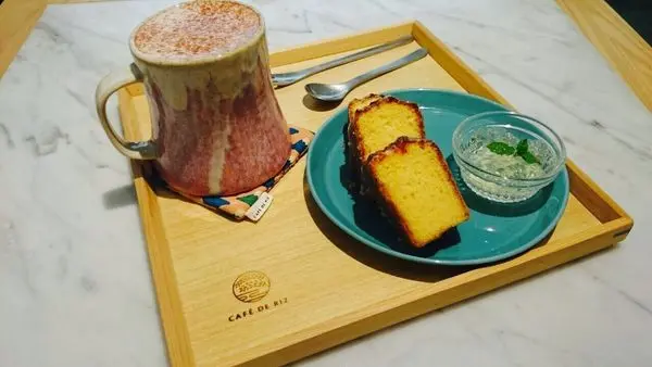 捷運六張犁站 ✿ 米販咖啡 ✿ 令人難忘的旅行蛋糕! 口感有層次 酸甜恰到好處~