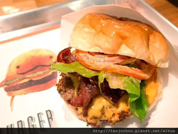 花花，甲飽沒【台北食記】BURGER & CO. 低調卻很有水準的漢堡店滿分推薦 通化夜市臨江街必吃美食推薦