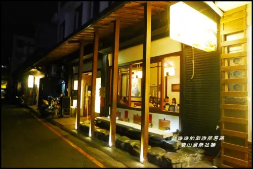 宜蘭礁溪。樂山溫泉拉麵。邊吃麵邊泡腳有趣的足湯拉麵。