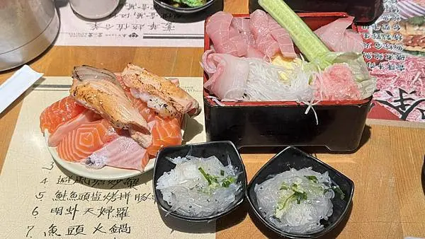 散壽司震到天靈蓋！金魚日本料理讓我吃到嘴角上揚，1000出頭兩人飽到吐！【台北市大安區】金魚日本料理