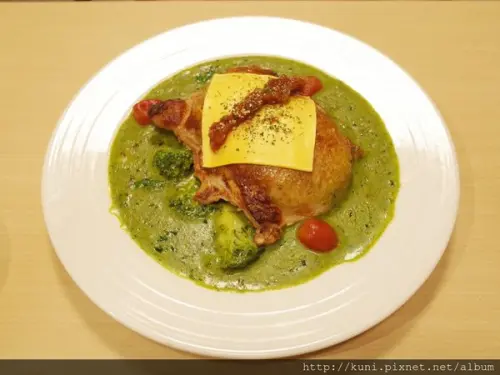 GR2日誌---歪頭廚房：C/P值不錯的青醬雞腿排