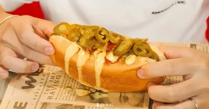 台中西屯宵夜推薦！Day2Night爆漿美式熱狗堡，好吃到停不下來。