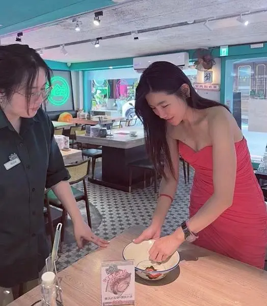 「台北火鍋」蛤?! Huh Pot 台北忠孝店，東區美食推薦