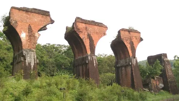龍騰斷橋：舊山線鐵路中最高的橋樑