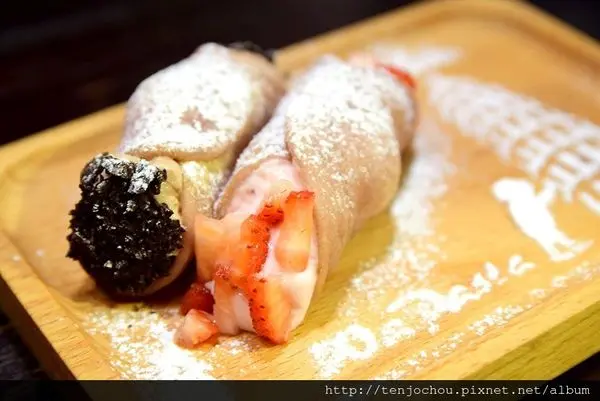 花花，甲飽沒【台北食記】電影《教父》中黑手黨老大都無法抗拒西西里義式捲餅！WaPasta義磚義瓦