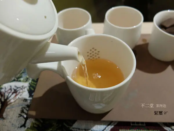 不二堂茶所在 永康概念店．品好茶．玩茶藝．賞茶具．尋找被遺忘的台灣茶