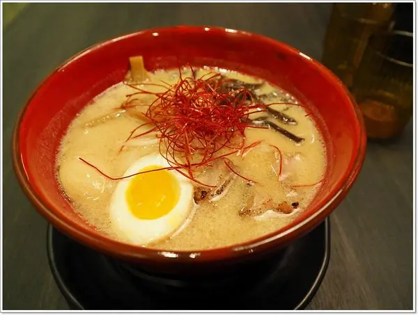 【食】【台北】札幌炎神拉麵 台灣店．1300度高溫火焰槍噴射烹煮的拉麵