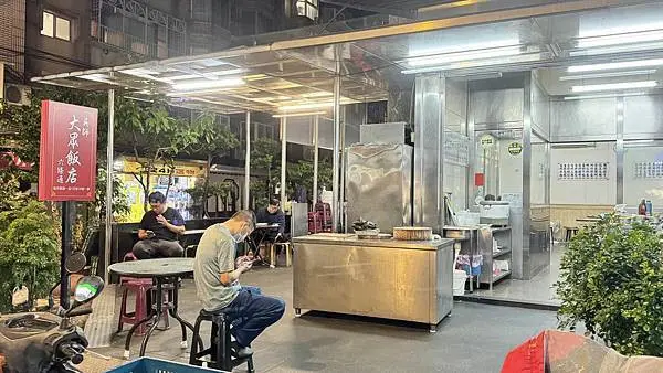 九條通這間店到底是飯店？還是快炒店？吃過一次我才懂！【台北市中山區】吳師大眾飯店