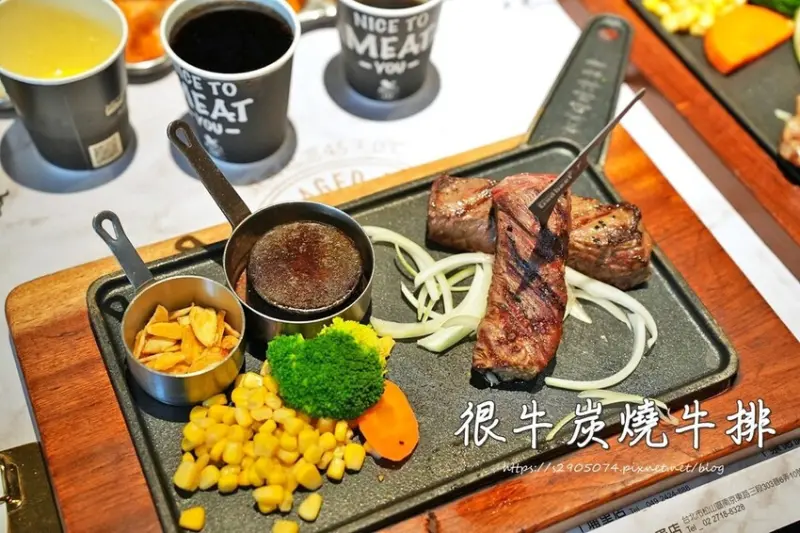 竹北-很牛炭燒牛排(竹北勝利店)✔披薩吃到飽、口味多好好吃✔生意超好一定要訂位